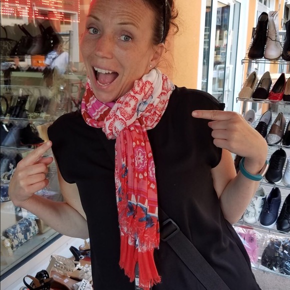 Meet your Poshers, Sonya! - Picture 1 of 1